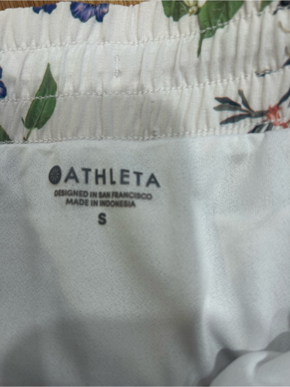 Athleta Printed Mesh Racer Run Shorts 4" in White Botanics Women's Size Small - Picture 2 of 9